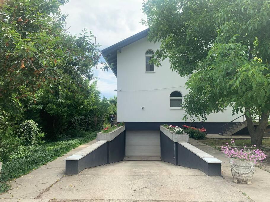 Erd - Csendes, Kenyelmes Csaladi Haz Apartment Exterior photo